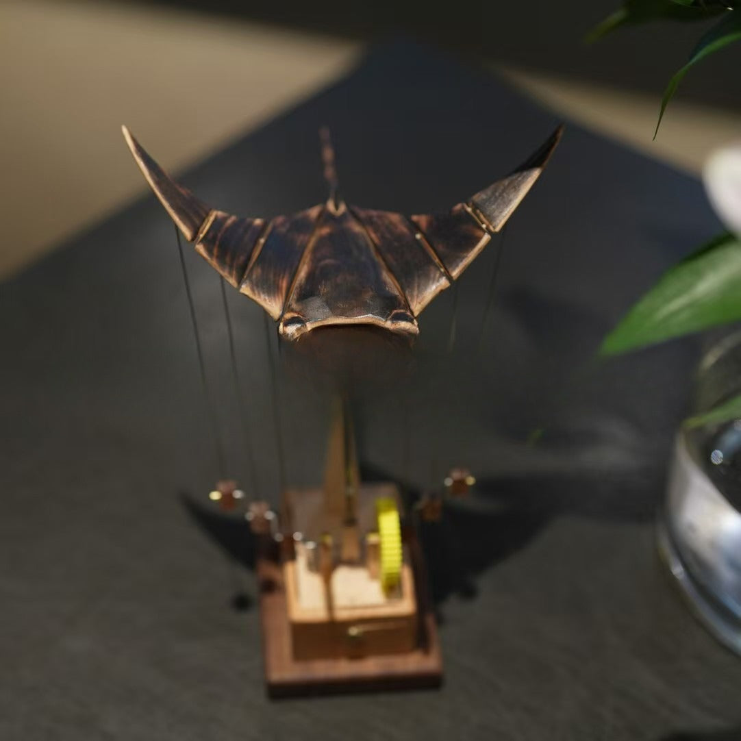 Manta Ray Ocean-Glide Sculptuur